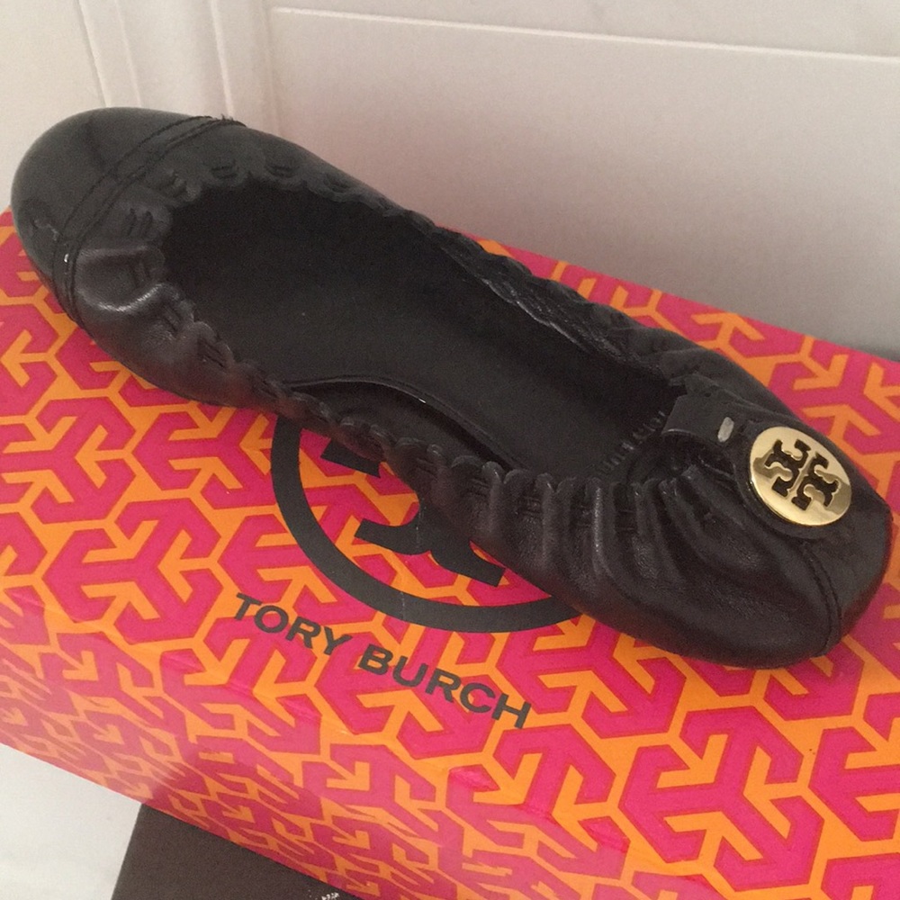 Tory Burch Black flat size 5 brand new